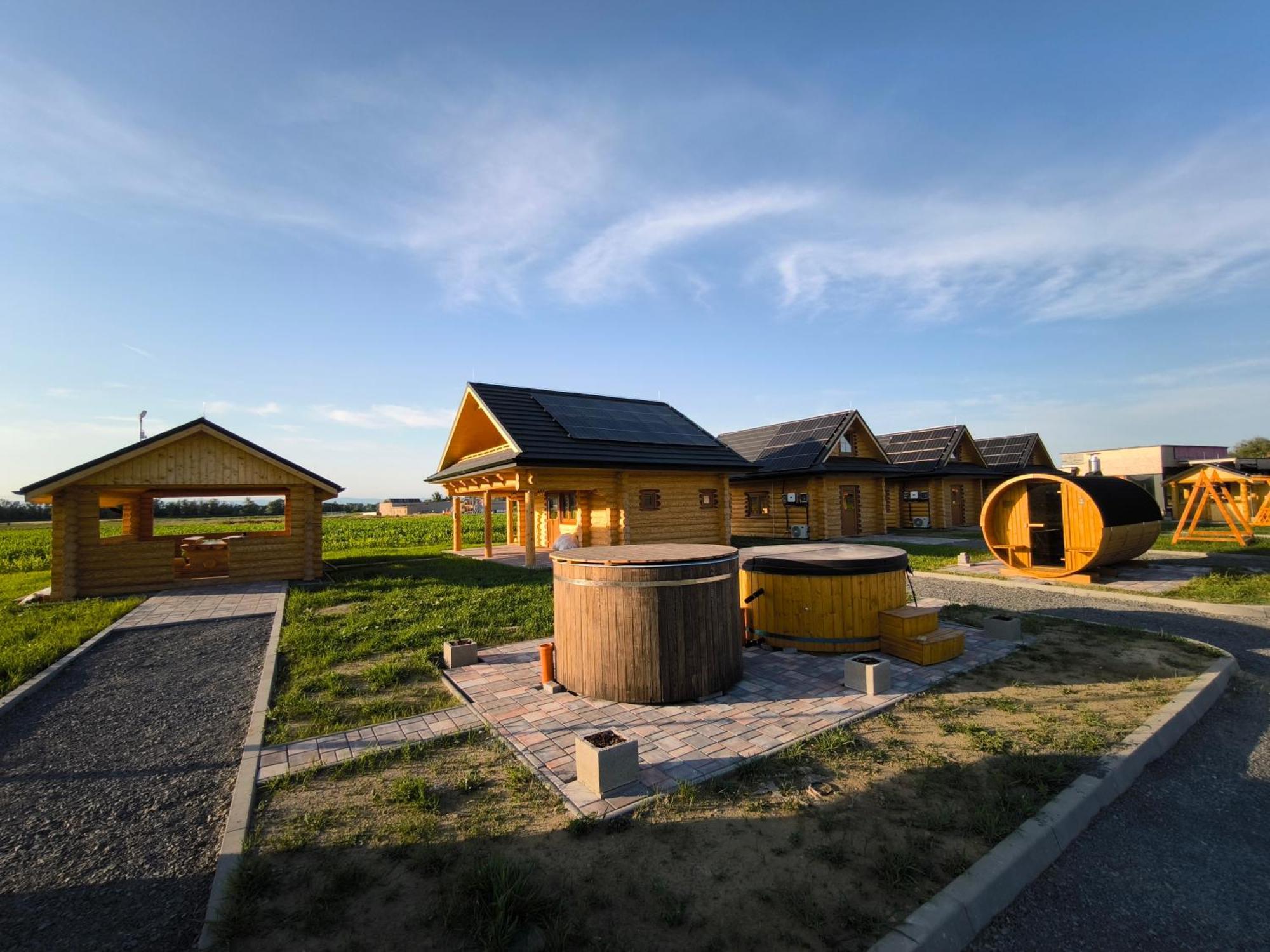 Drevenice Rapovce Novolandia Exterior photo